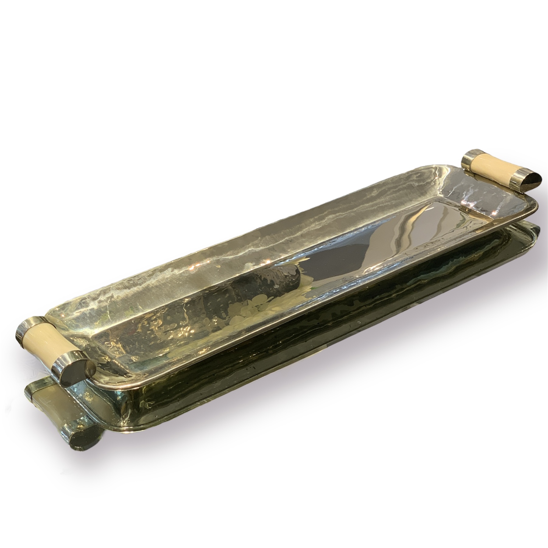 Bandeja con asa de hueso